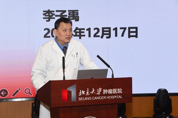李院长作医院工作报告.JPG