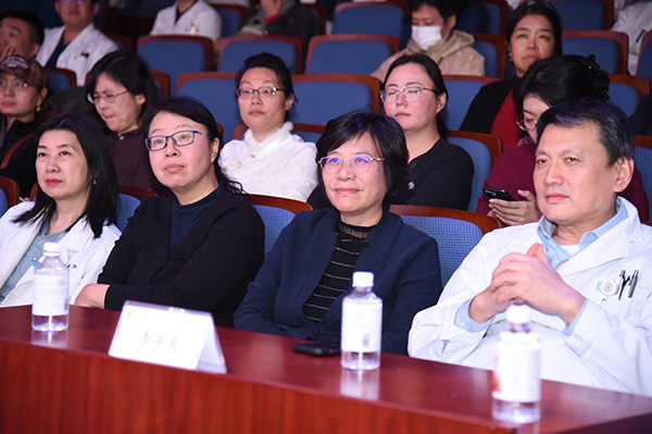 参会领导1.jpg
